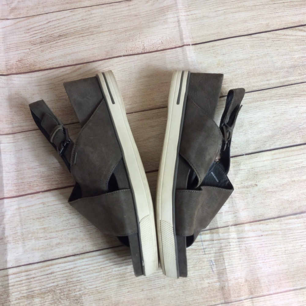 Eileen Fisher Good Criss Cross unbuckle leather sandal. Green. Size 9 - Picture 6 of 9